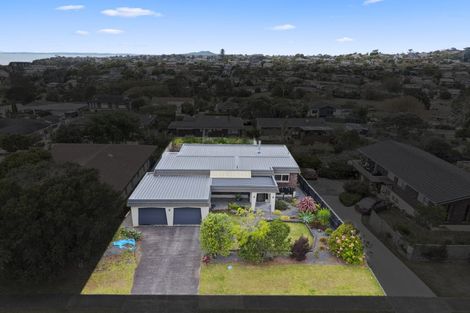 Photo of property in 5 Stapleford Crescent, Browns Bay, Auckland, 0630