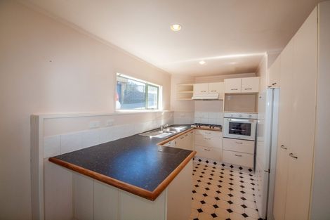 Photo of property in 84a Stewart Drive, Newlands, Wellington, 6037