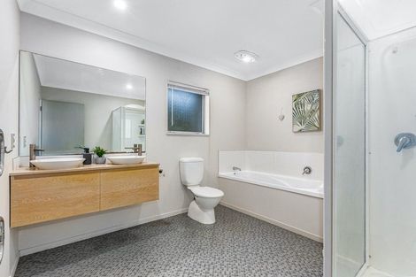 Photo of property in 9 Paremata Drive, Paremata, Porirua, 5024