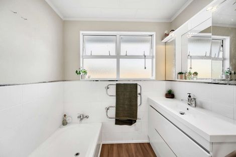 Photo of property in 1 D'arcy Place, Taradale, Napier, 4112