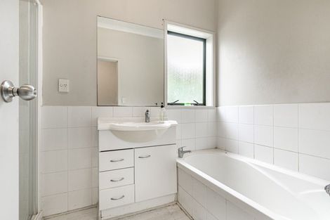 Photo of property in 56 Verdale Circle, Glen Eden, Auckland, 0602