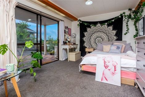 Photo of property in 34 Unsworth Drive, Unsworth Heights, Auckland, 0632