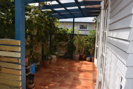 Photo of property in 14 Edgerton Road, Te Atatu Peninsula, Auckland, 0610