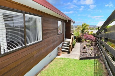 Photo of property in 14 Royalty Rise, Red Beach, 0932