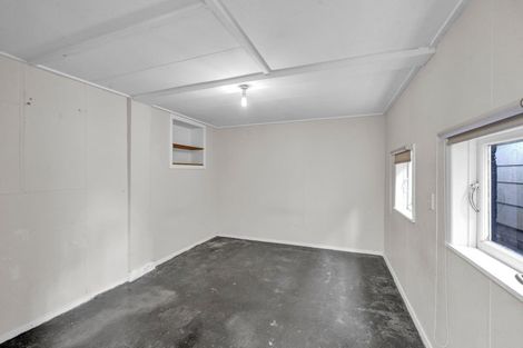 Photo of property in 27 Bonithon Avenue, Moturoa, New Plymouth, 4310