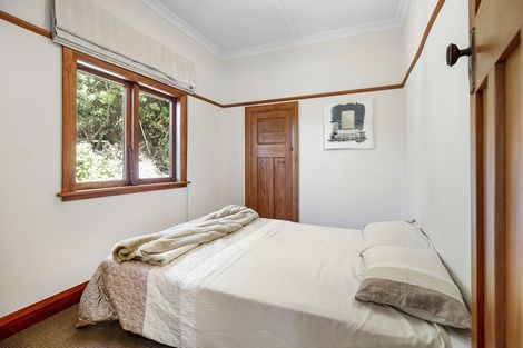 Photo of property in 49 Hungerford Road, Lyall Bay, Wellington, 6022