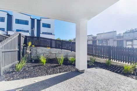 Photo of property in 2 Mikoikoi Crescent, Mangere Bridge, Auckland, 2022