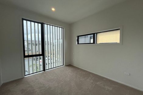 Photo of property in 27f Dawnhaven Drive, Te Atatu Peninsula, Auckland, 0610