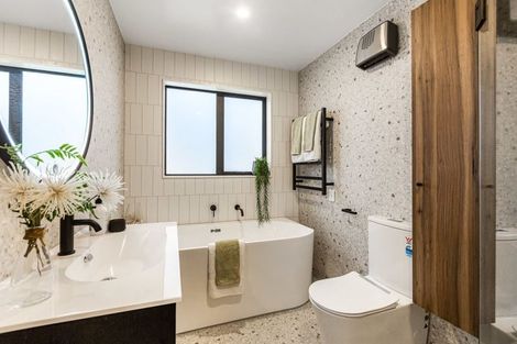 Photo of property in 7b Ballial Place, West Harbour, Auckland, 0618