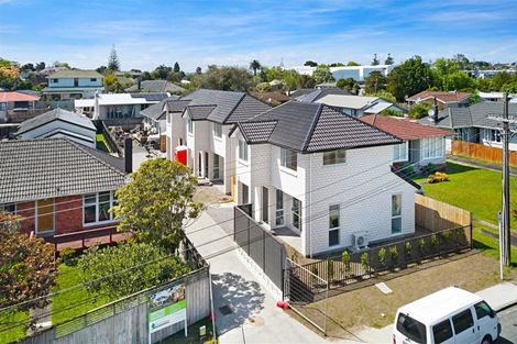 Photo of property in 14b Kirrie Avenue, Te Atatu South, Auckland, 0610