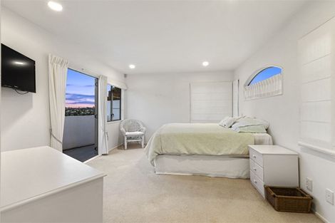 Photo of property in 2/84 Carlisle Road, Browns Bay, Auckland, 0632
