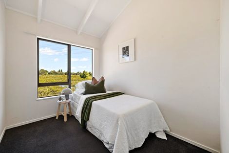 Photo of property in 40 Queen Mary Avenue, New Lynn, Auckland, 0600