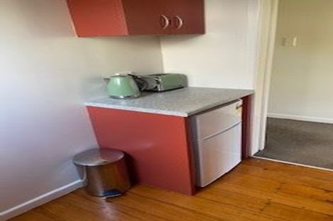 Photo of property in 11 Randwick Road, Northland, Wellington, 6012