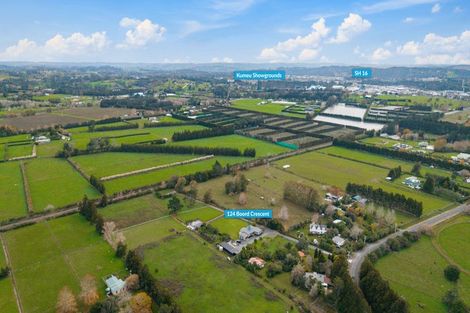 Photo of property in 124 Boord Crescent, Kumeu, 0891