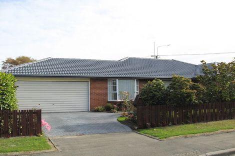 Photo of property in 2/31 Takaro Avenue, Sockburn, Christchurch, 8042