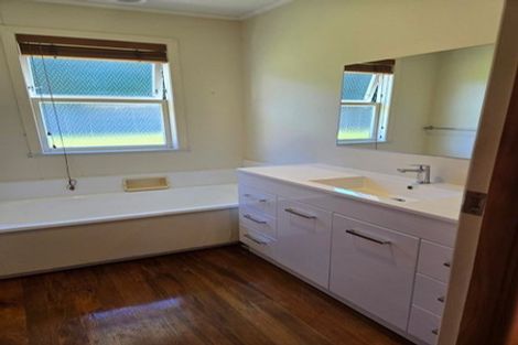 Photo of property in 40 Seabreeze Road, Narrow Neck, Auckland, 0624