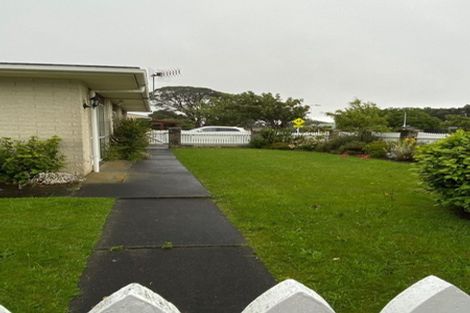 Photo of property in 28 Oriwa Street, Waikanae, 5036