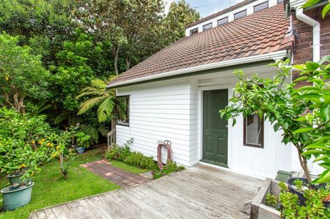 Photo of property in 2/8 Gray Crescent, Torbay, Auckland, 0630