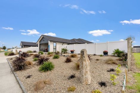Photo of property in 4 Te Taniwha Road, One Tree Point, 0118