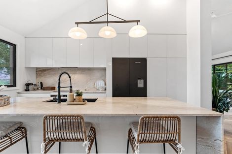 Photo of property in 10 Zita Avenue, Matakatia, Whangaparaoa, 0930