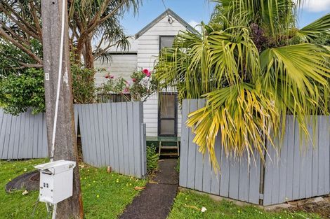 Photo of property in 23/24 Beswick Place, Birkdale, Auckland, 0626