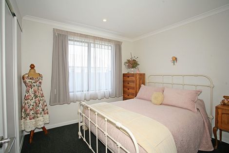 Photo of property in 18 Pistacia Place, Hornby, Christchurch, 8025