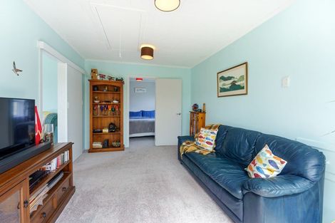 Photo of property in 19 Karaka Street, Otaki Beach, Otaki, 5512