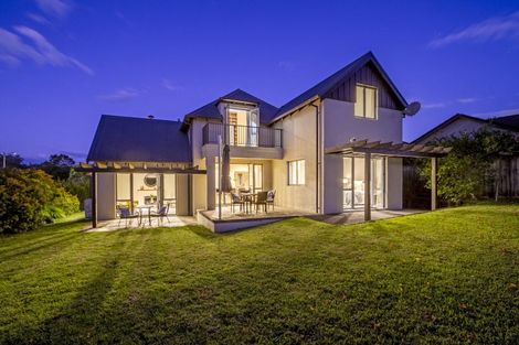 Photo of property in 4 Monkton Close, Greenhithe, Auckland, 0632