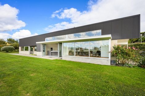 Photo of property in 17 Oram Drive, Turitea, Palmerston North, 4472