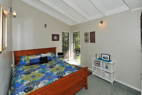 Photo of property in 909 East Coast Road, Northcross, Auckland, 0632