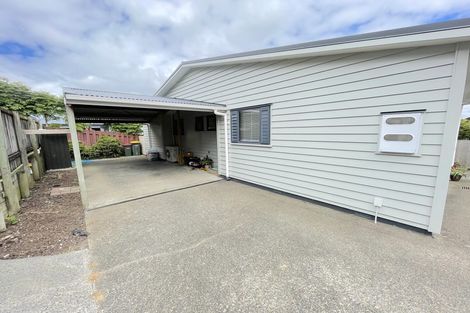 Photo of property in 2/48 Sunset Road, Unsworth Heights, Auckland, 0632