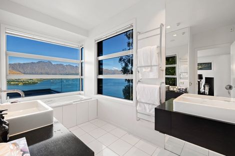 Photo of property in 6 Lordens Place, Fernhill, Queenstown, 9300