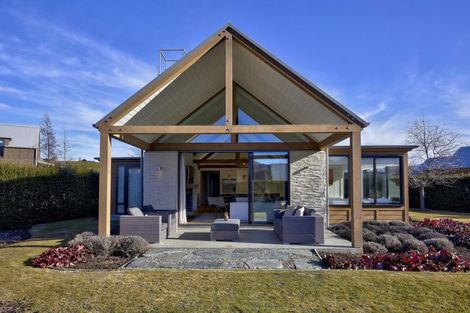 Photo of property in 2 Taramea Lane, Arrowtown, 9371