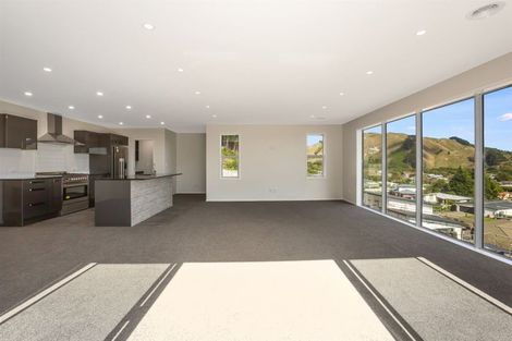 Photo of property in 64 Kakariki Grove, Waikanae, 5036