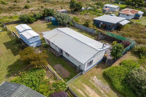 Photo of property in 17 Kitchener Street, Te Horo Beach, Otaki, 5581