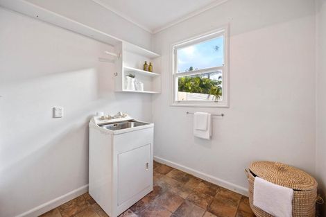 Photo of property in 24 Takutai Avenue, Bucklands Beach, Auckland, 2012