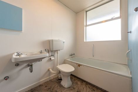 Photo of property in Beresford Apartments, 18/118u Russell Terrace, Berhampore, Wellington, 6023