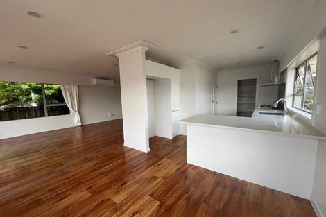 Photo of property in 30 Walton Street, Red Beach, 0932