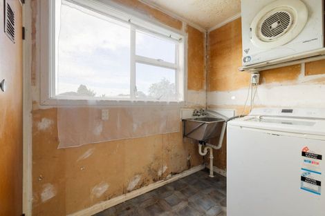 Photo of property in 63 Oakfield Crescent, Pukete, Hamilton, 3200