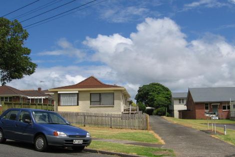 Photo of property in 2/11 Fenwick Avenue, Milford, Auckland, 0620