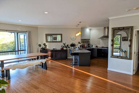 Photo of property in 180 Kittiwake Drive, Schnapper Rock, Auckland, 0632