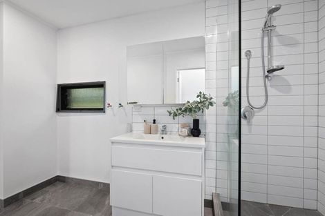 Photo of property in 2/59 Norwood Road, Bayswater, Auckland, 0622