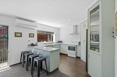 Photo of property in 2 Surrey Lane, Levin, 5510