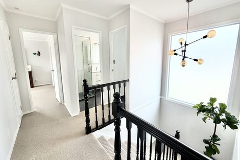 Photo of property in 42 Ravenstone Place, Chatswood, Auckland, 0626