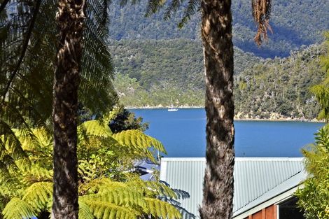 Photo of property in 26 Kamahi Road, Tennyson Inlet, 7195