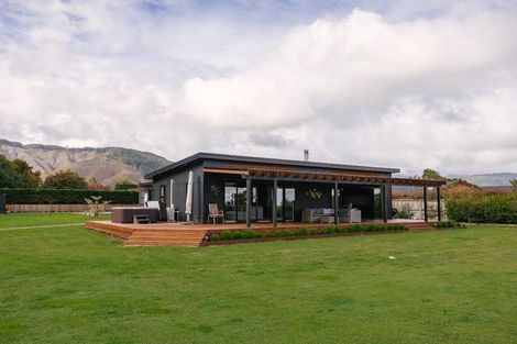 Photo of property in 38a Pohutukawa Drive, Levin, 5571