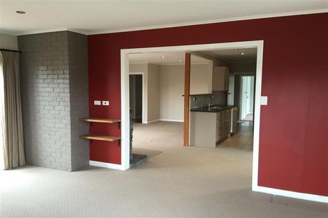 Photo of property in 42 Highland Avenue, Titirangi, Auckland, 0604