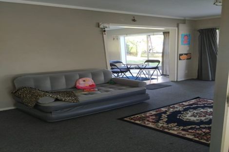 Photo of property in 1/83 Mcleod Road, Te Atatu South, Auckland, 0610