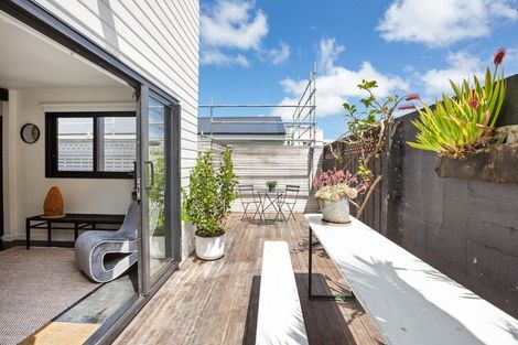 Photo of property in 1a Port Street, Mount Victoria, Wellington, 6011