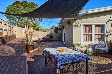 Photo of property in 70 Winara Avenue, Waikanae, 5036